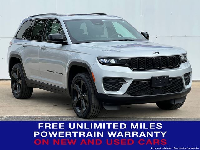 2024 Jeep Grand Cherokee Altitude X 4x4 in Silver Zynith — front three-quarter view