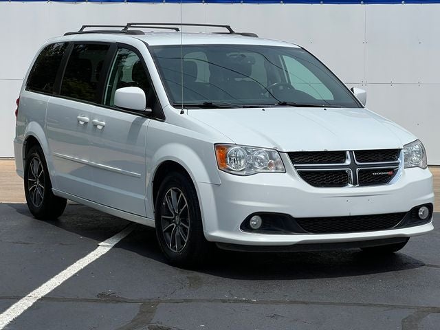 2017 Dodge Grand Caravan SXT in White Knuckle Clearcoat — front three-quarter view